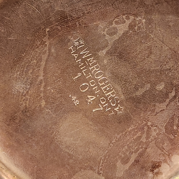 W. Rogers Grape & Vine pattern #1047 silver plated tea pot. W/ bakelite handle - Picture 8 of 12